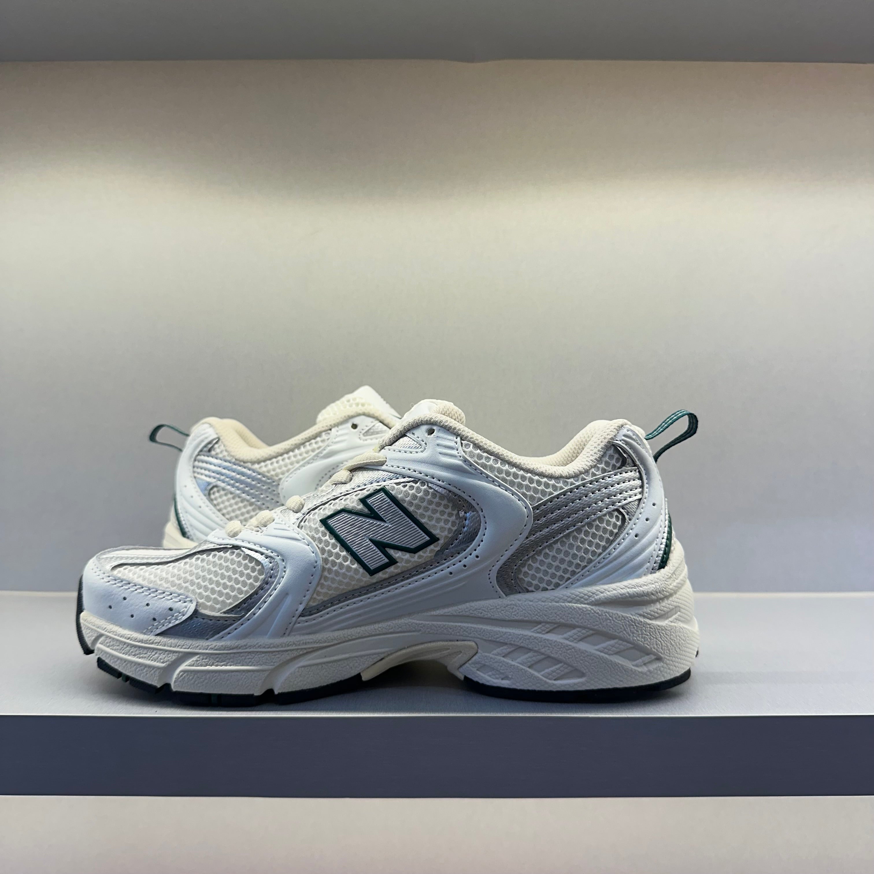 New Balance 530 Sea Salt White Marsh Green (Pronta Entrega)