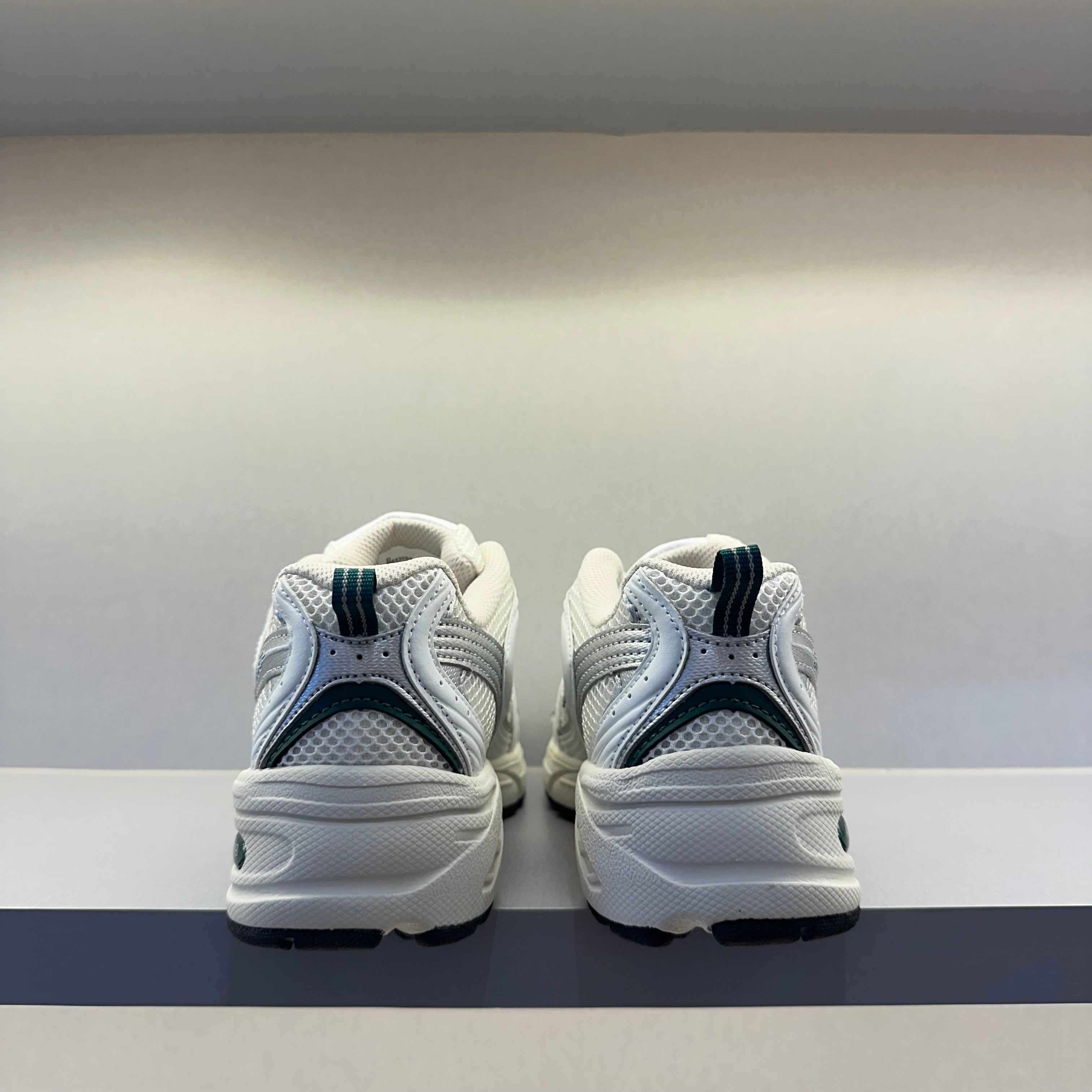 New Balance 530 Sea Salt White Marsh Green (Pronta Entrega)