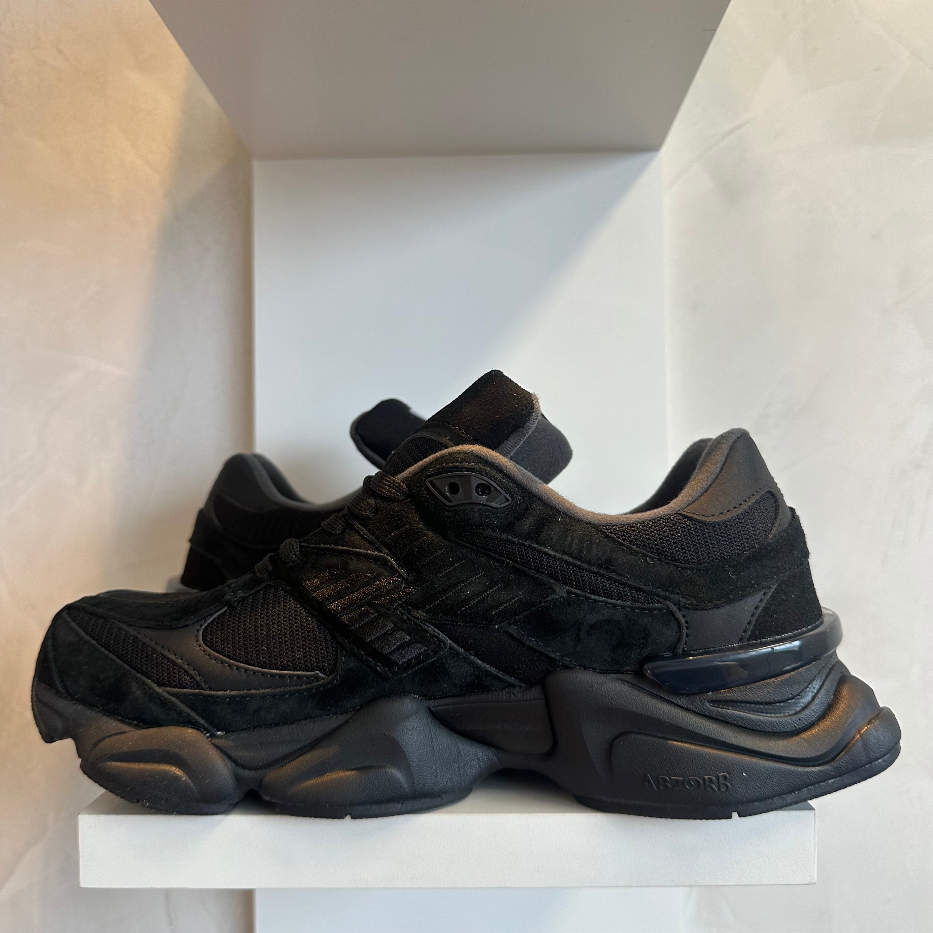 New Balance 9060 Triple Black (Pronta Entrega)