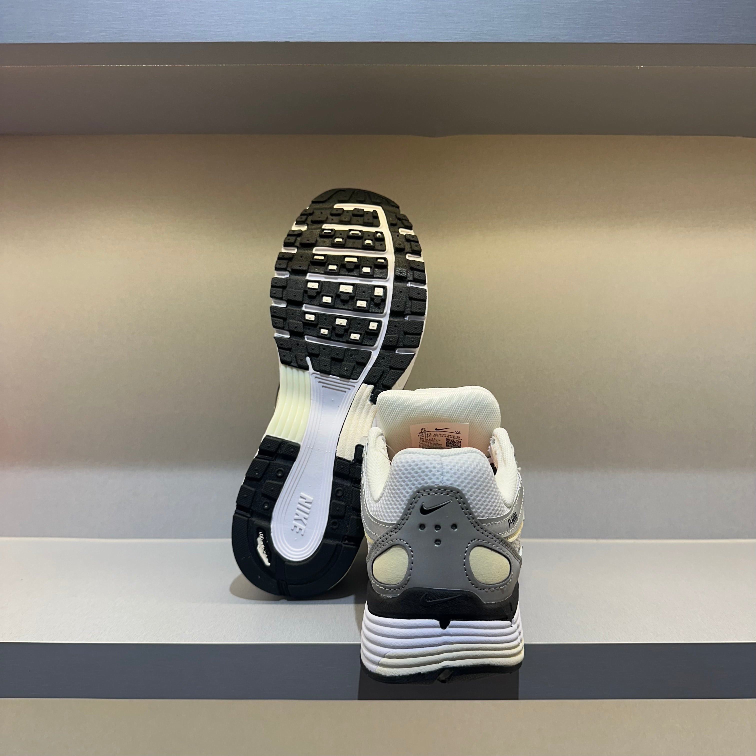 Nike P-6000 Coconut Milk White Metallic Silver (Pronta Entrega)