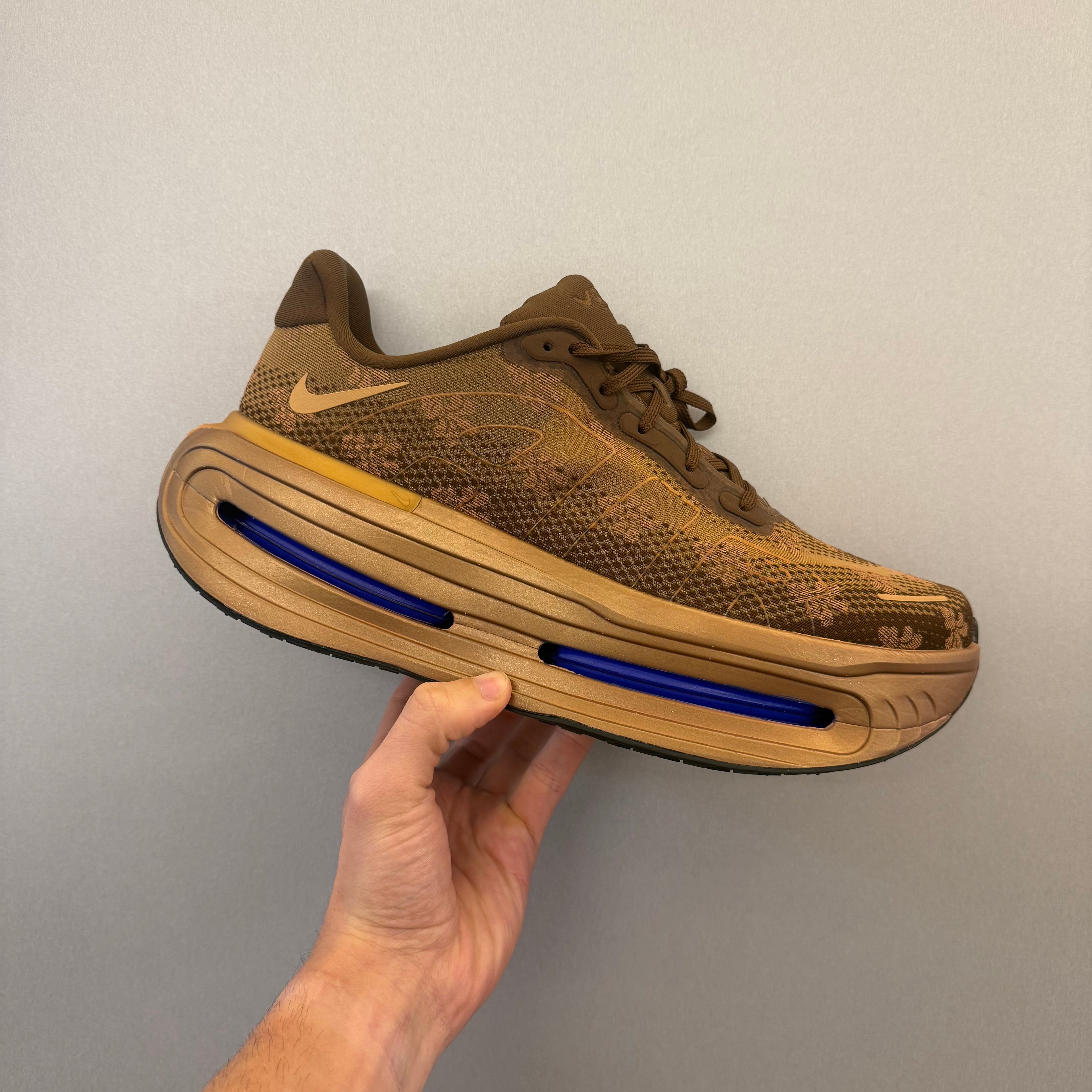 Nike Vomero Premium Flat Stout (Pronta Entrega)