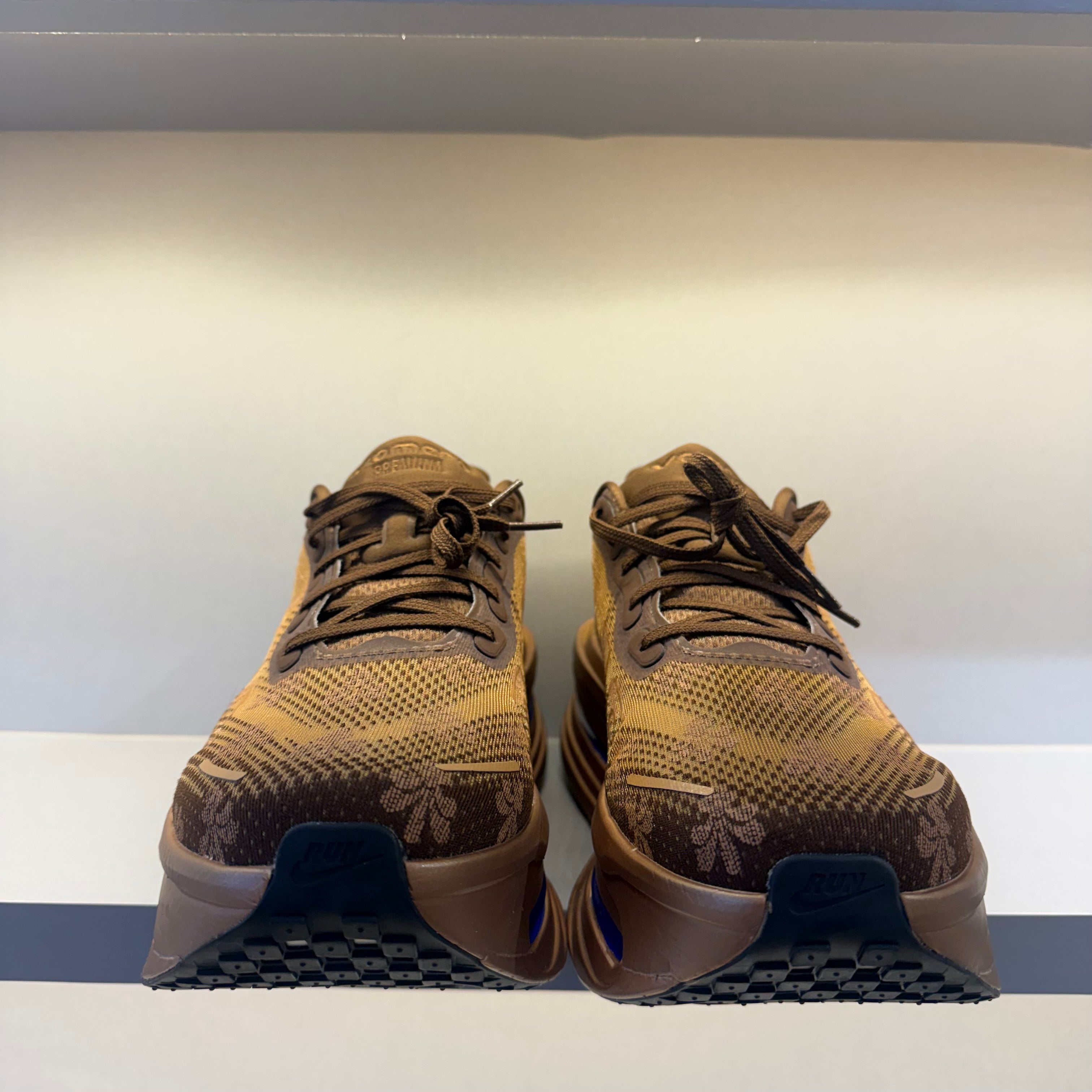 Nike Vomero Premium Flat Stout (Pronta Entrega)