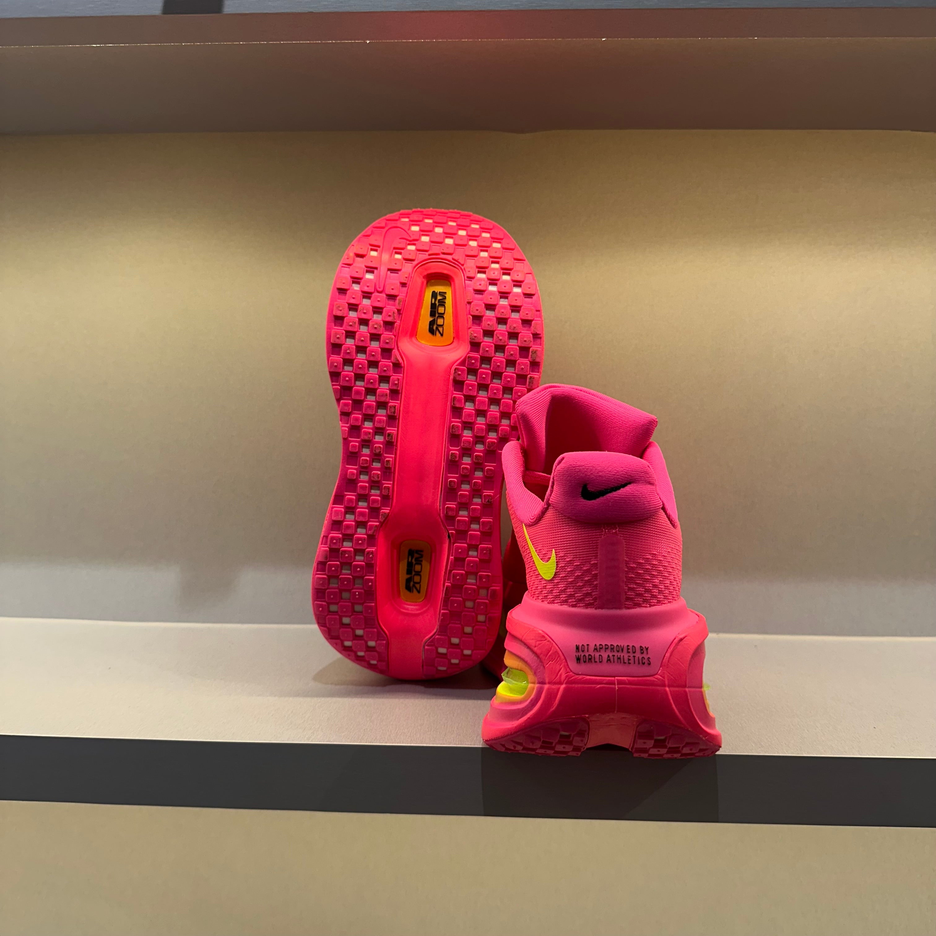 Nike Vomero Premium Hyper Pink Black (Pronta Entrega)
