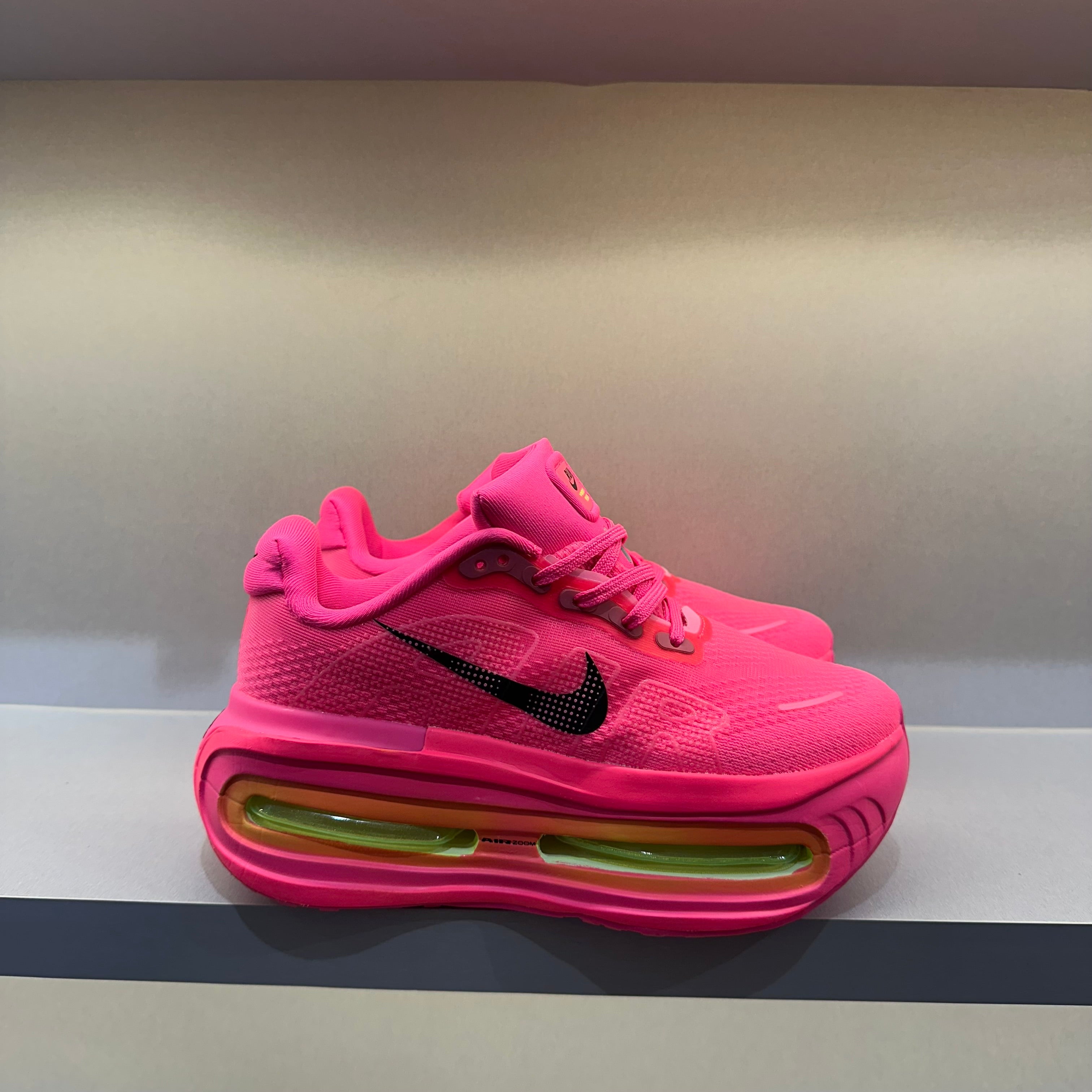 Nike Vomero Premium Hyper Pink Black (Pronta Entrega)