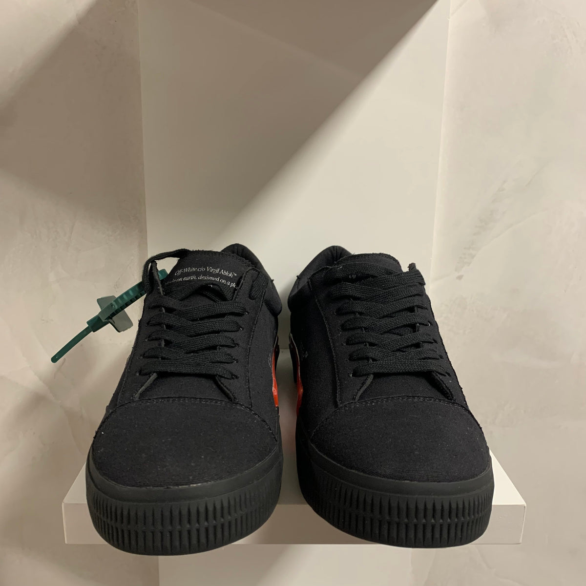 Off-White Vulc Low Black White Arrow (Pronta Entrega)