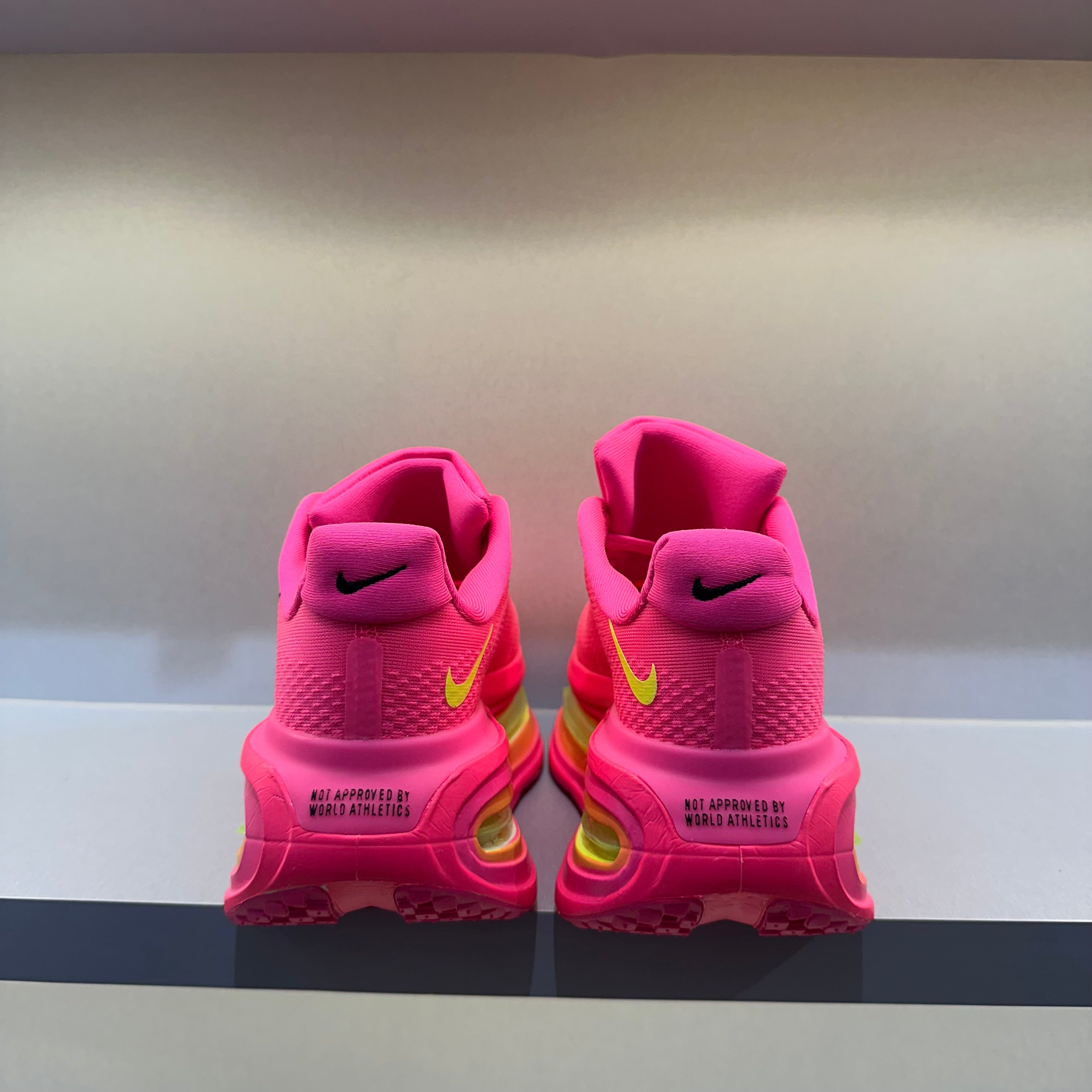 Nike Vomero Premium Hyper Pink Black (Pronta Entrega)