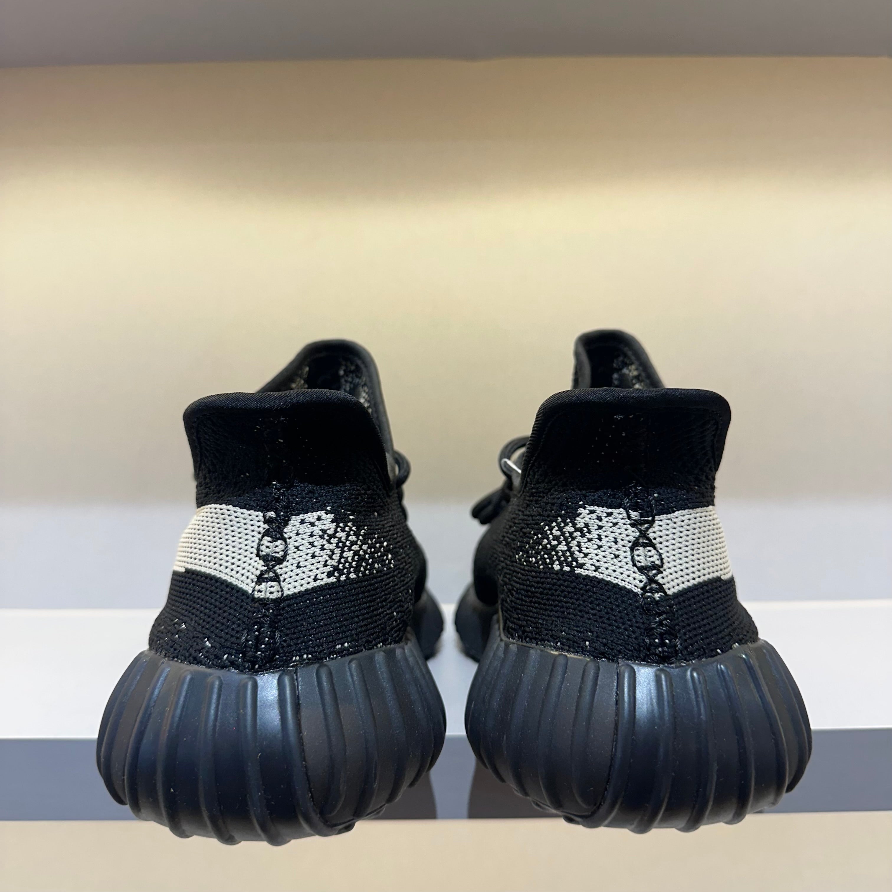 Adidas Yeezy Boost 350 V2 Oreo (Pronta Entrega)