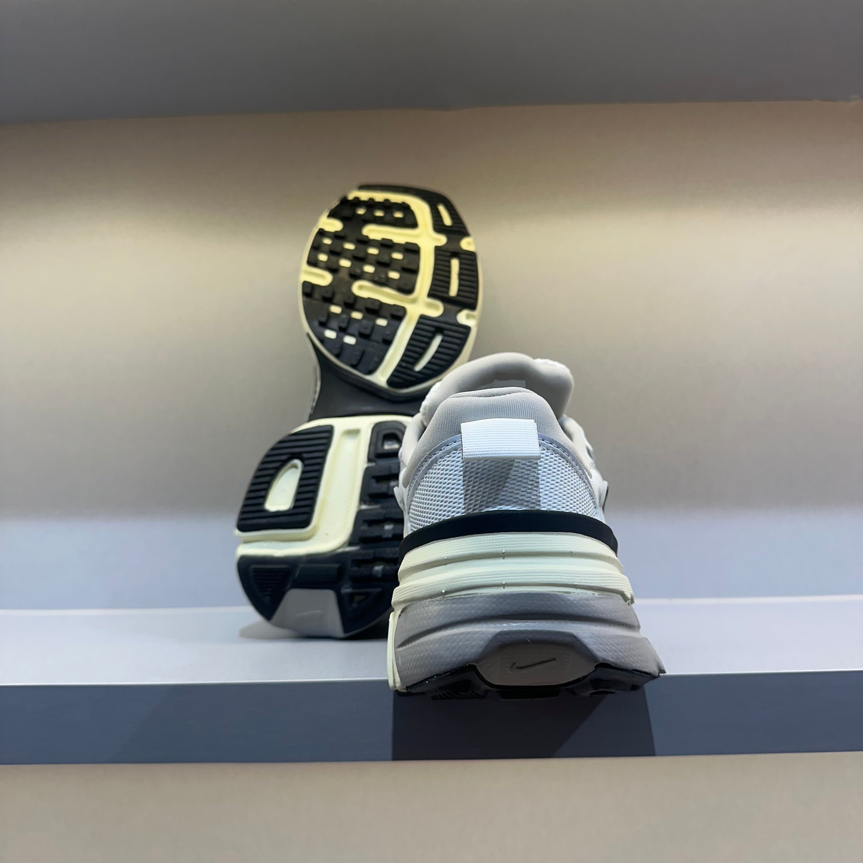 Nike V2K Run Summit White Metallic Silver (Pronta Entrega)