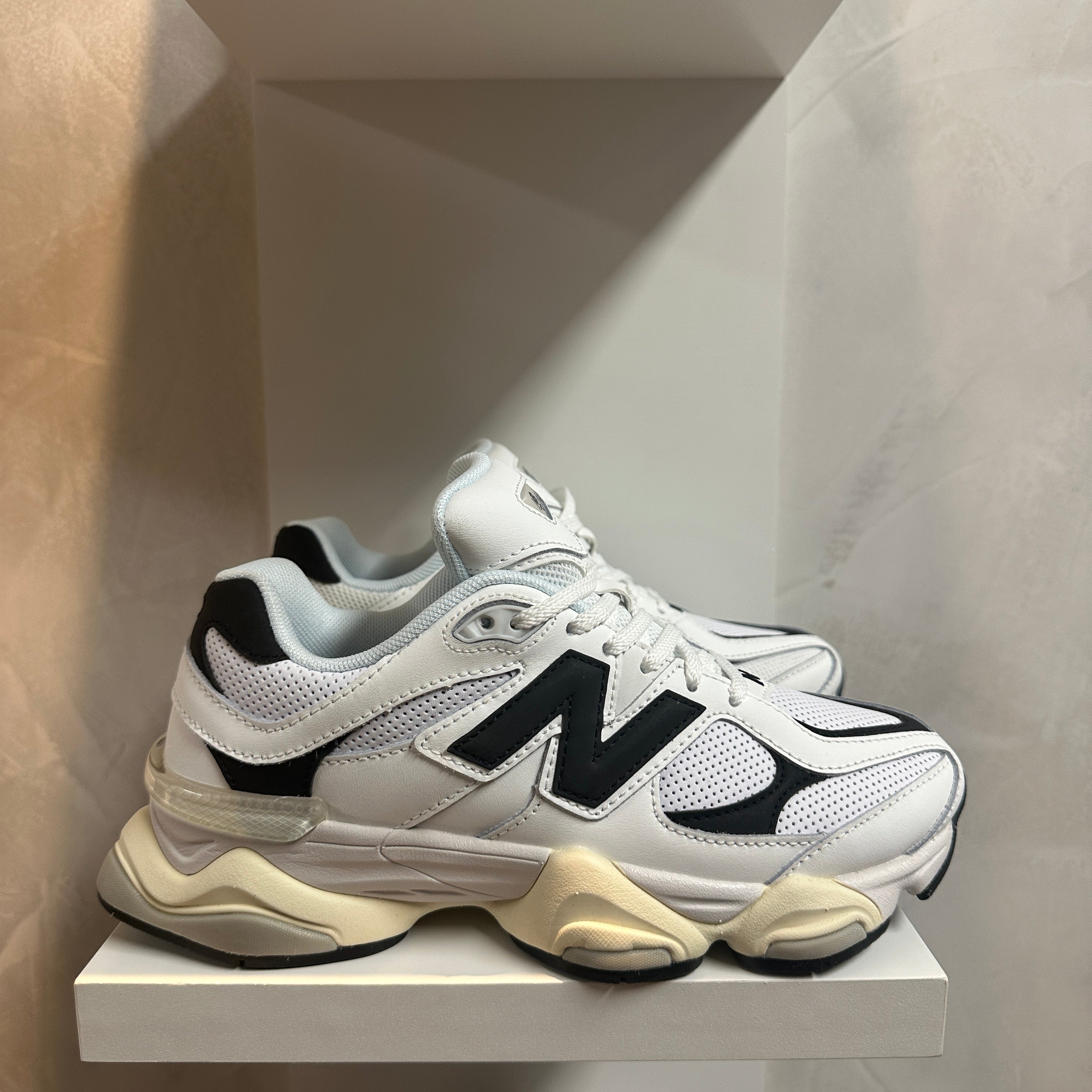 New Balance 9060 White Black (Pronta Entrega)