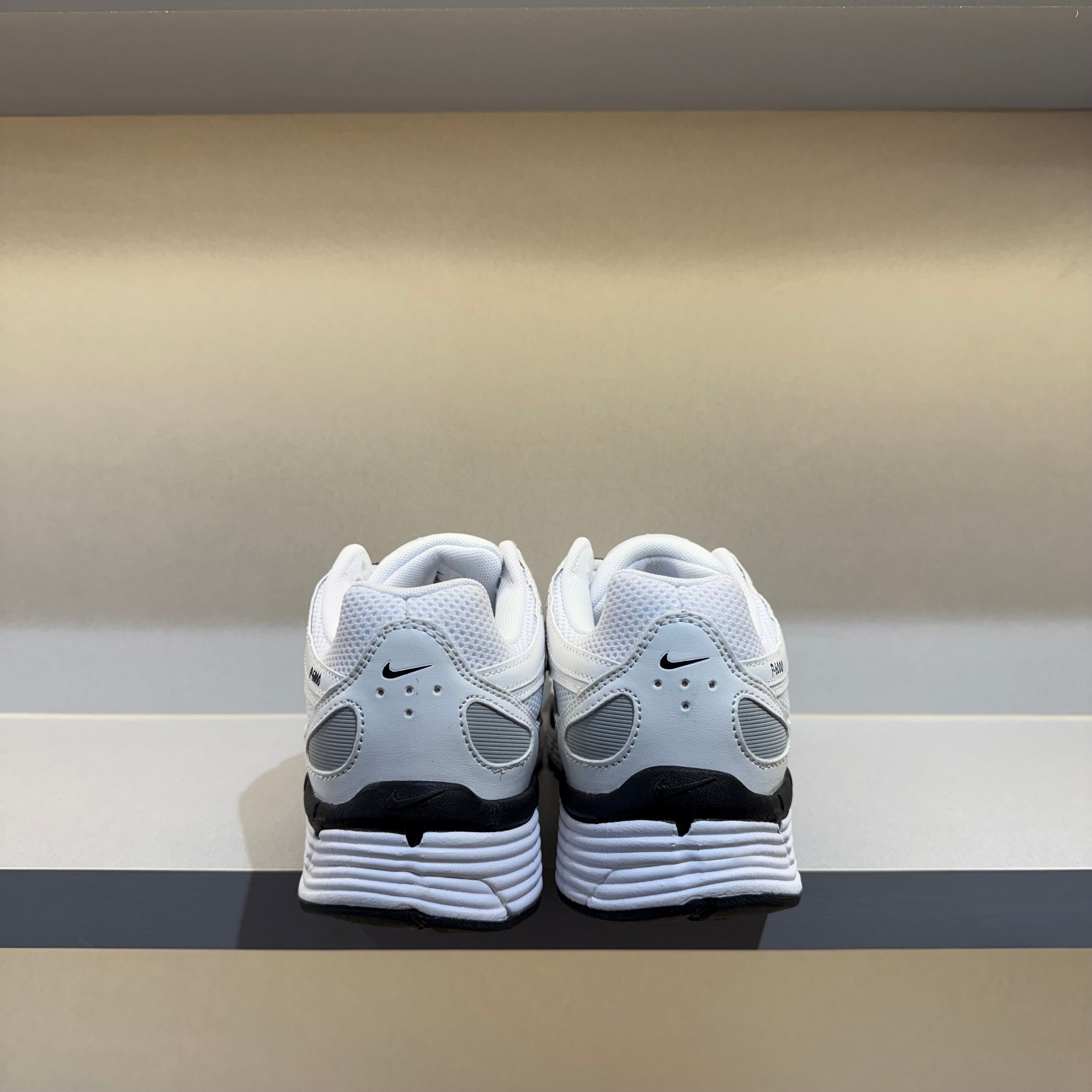 Nike P-6000 White Metallic Silver Black (Pronta Entrega)