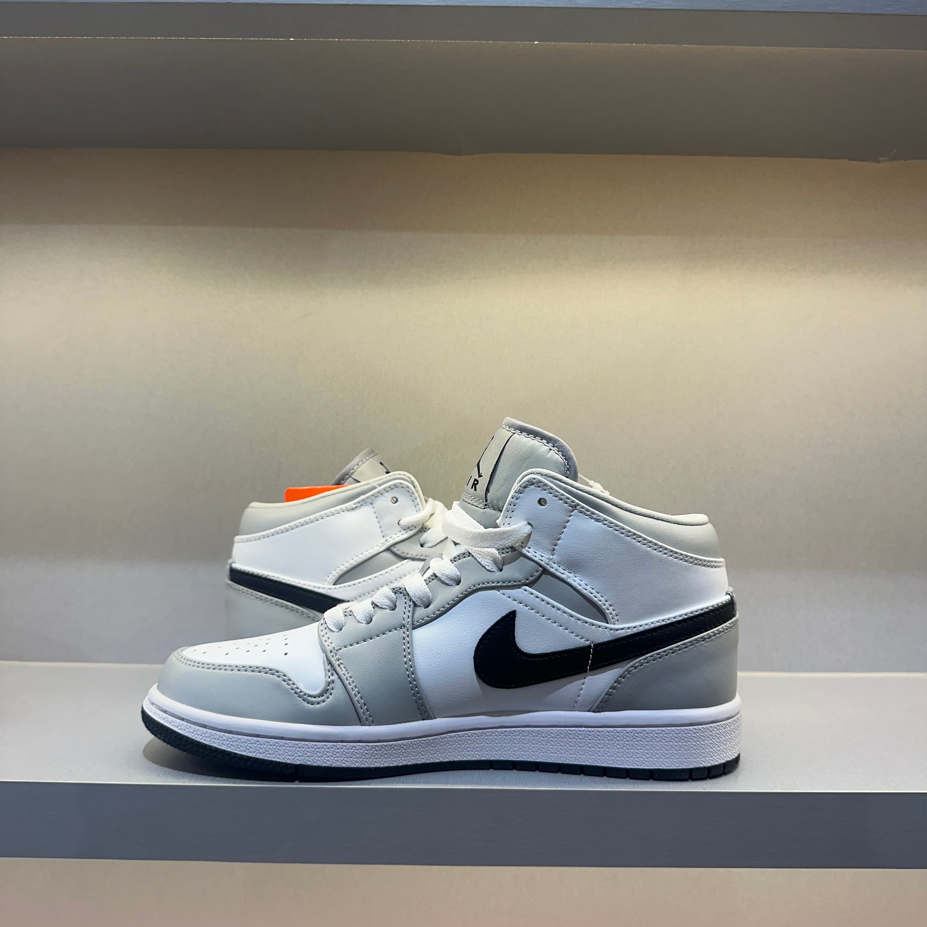 Jordan 1 Mid Light Smoke Grey (Pronta Entrega)