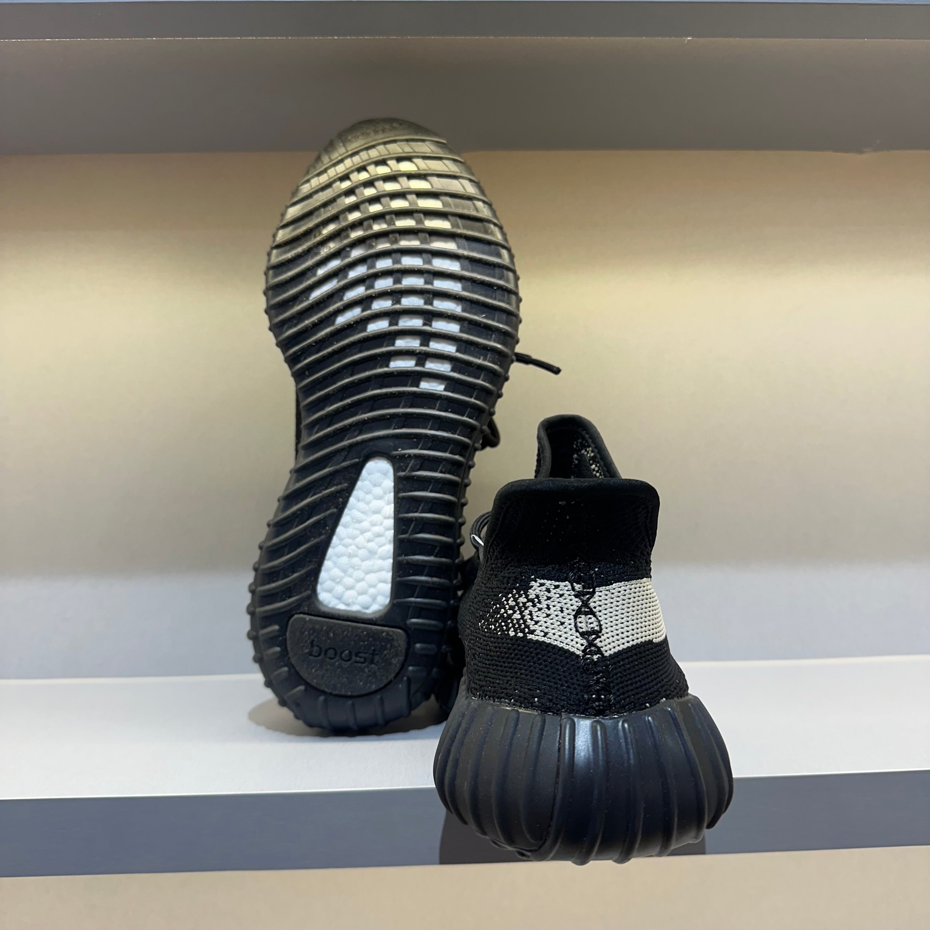 Adidas Yeezy Boost 350 V2 Oreo (Pronta Entrega)