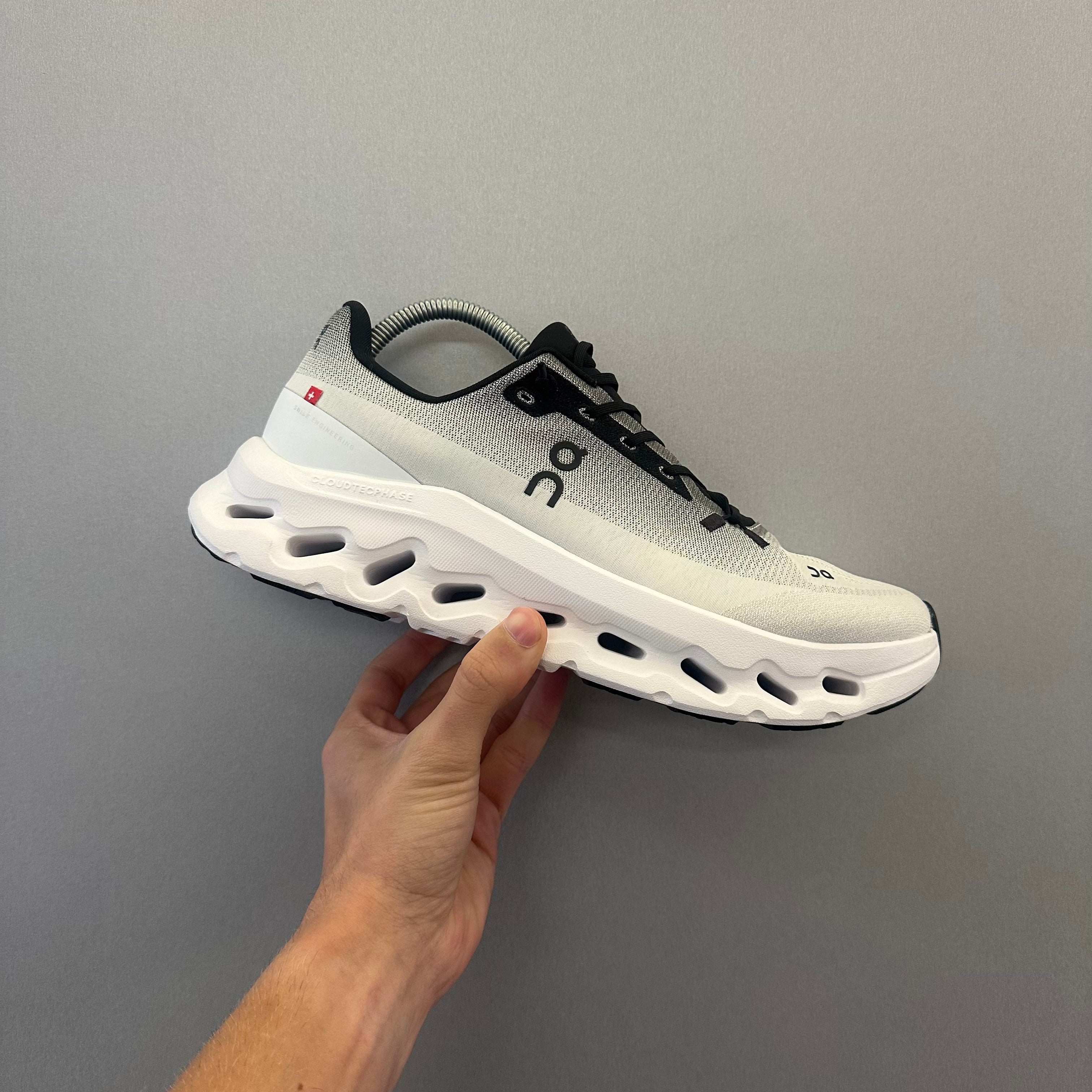 On Running Cloudtilt Black Ivory (Pronta Entrega)