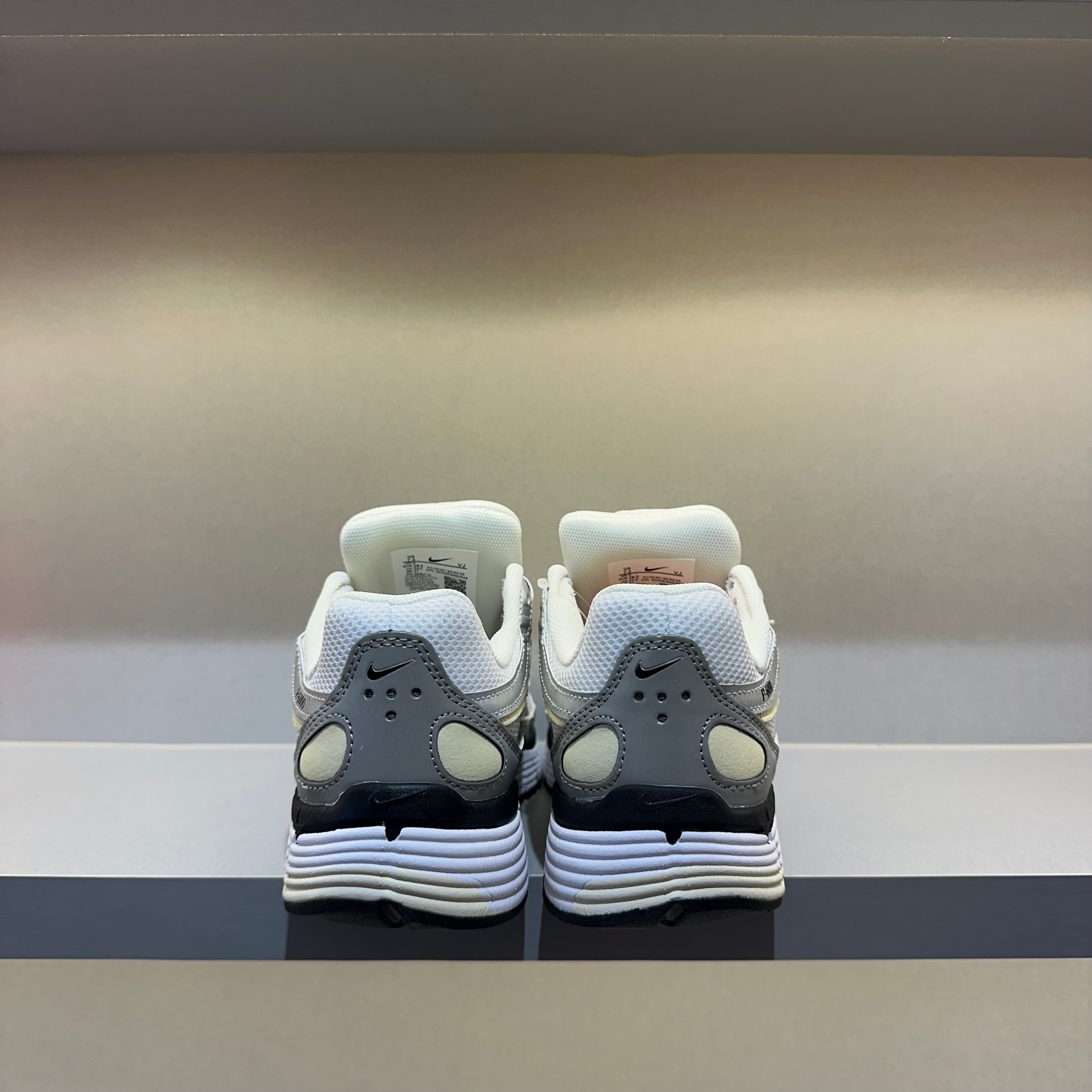Nike P-6000 Coconut Milk White Metallic Silver (Pronta Entrega)