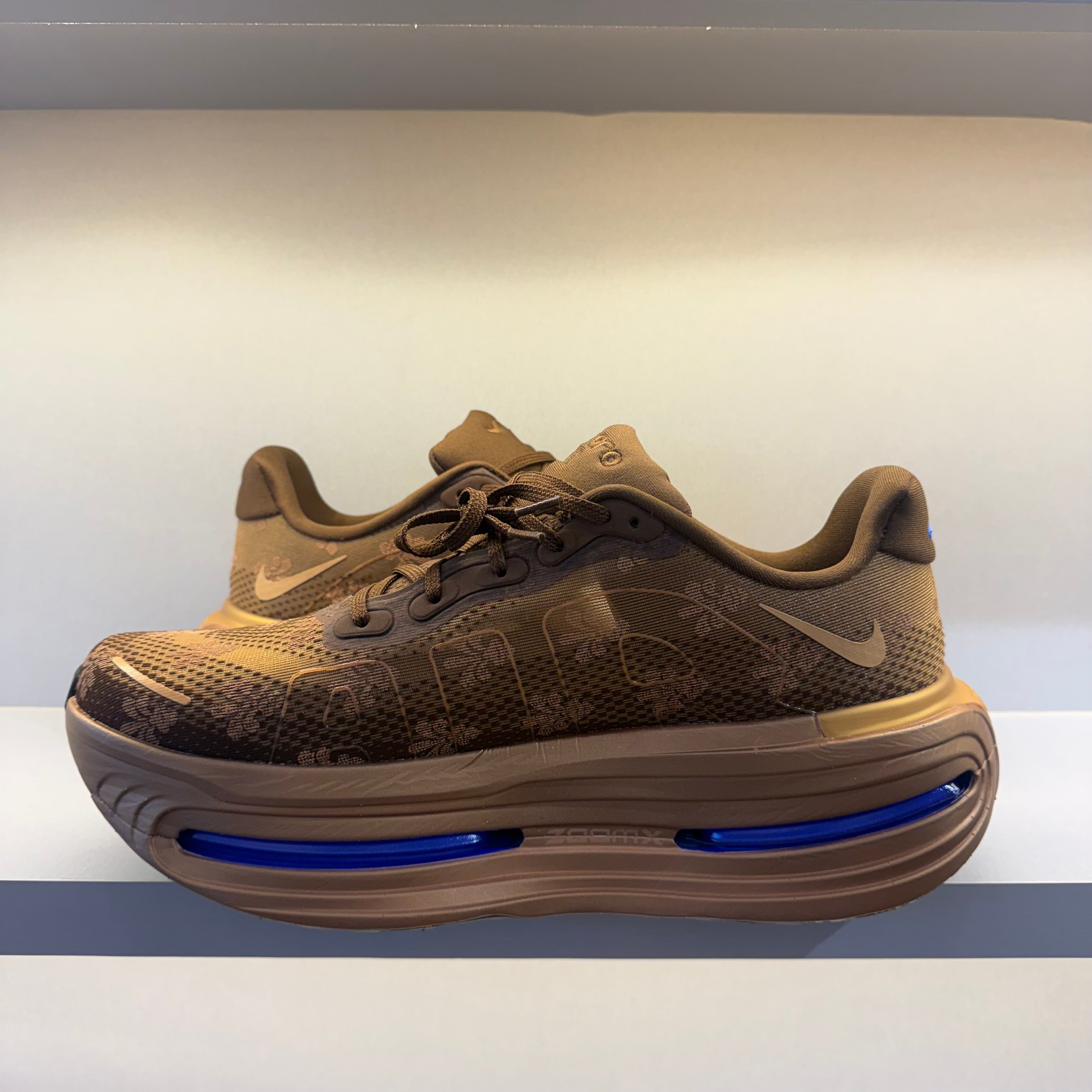 Nike Vomero Premium Flat Stout (Pronta Entrega)