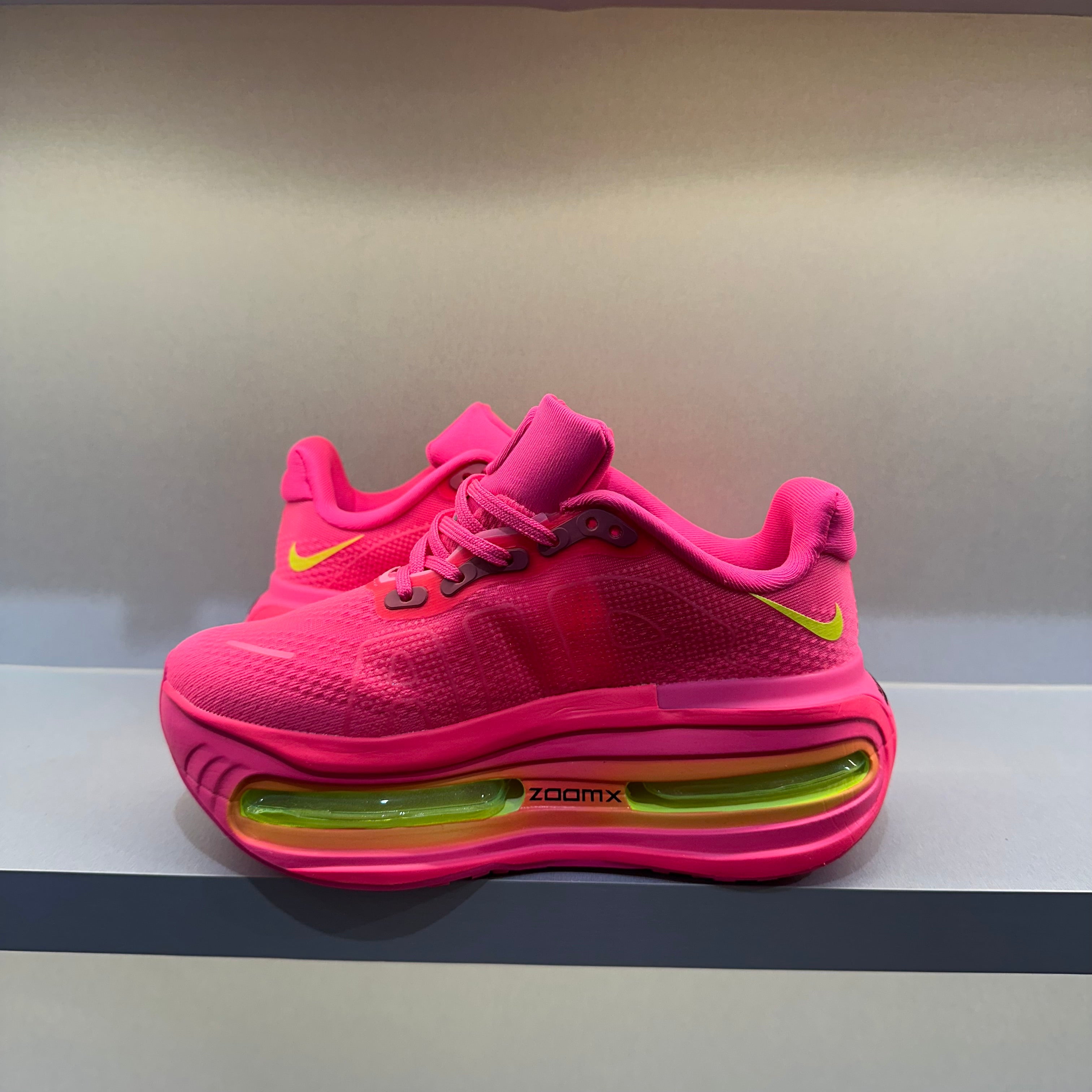 Nike Vomero Premium Hyper Pink Black (Pronta Entrega)