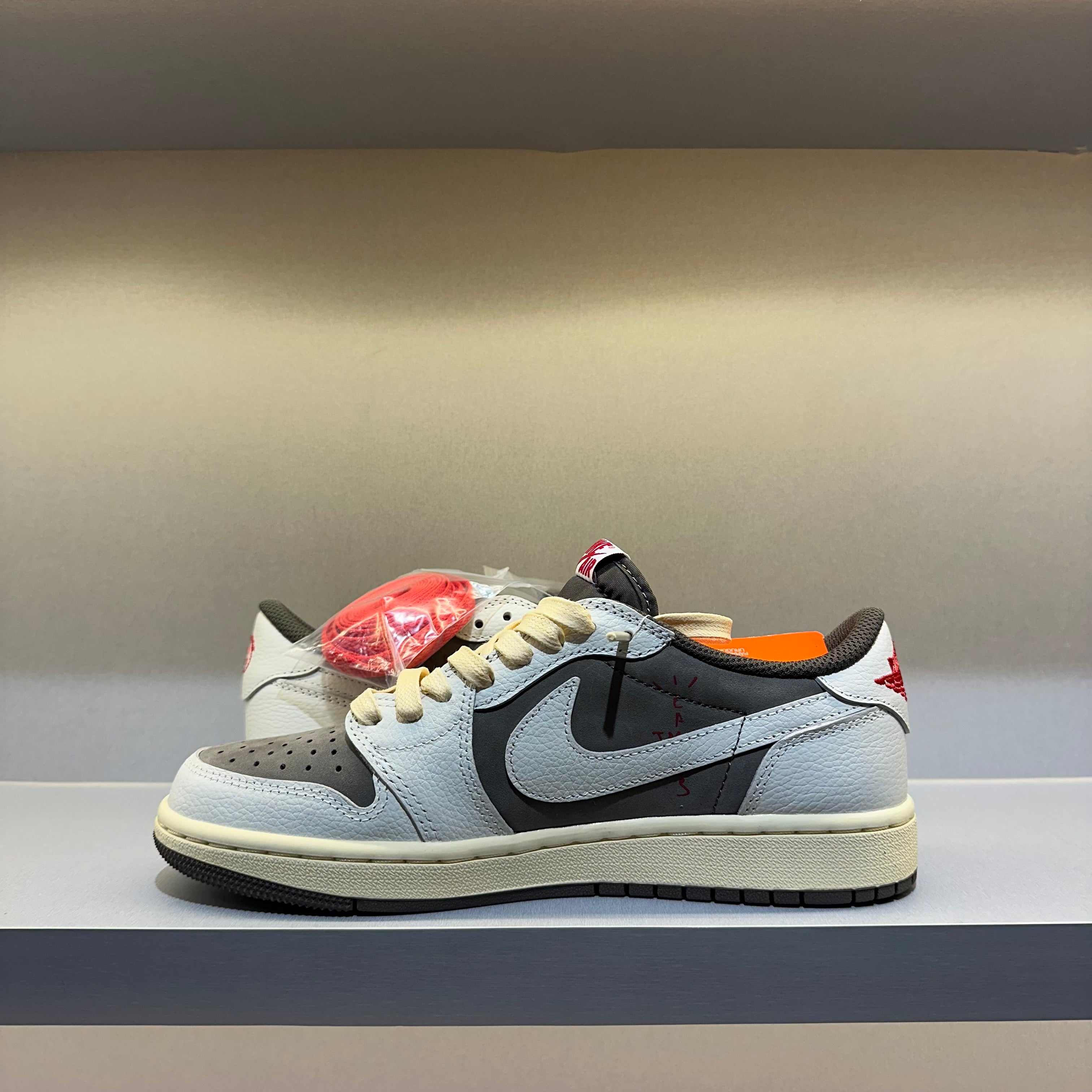 Jordan 1 Low Reverse Mocha Travis Scott (Pronta Entrega)