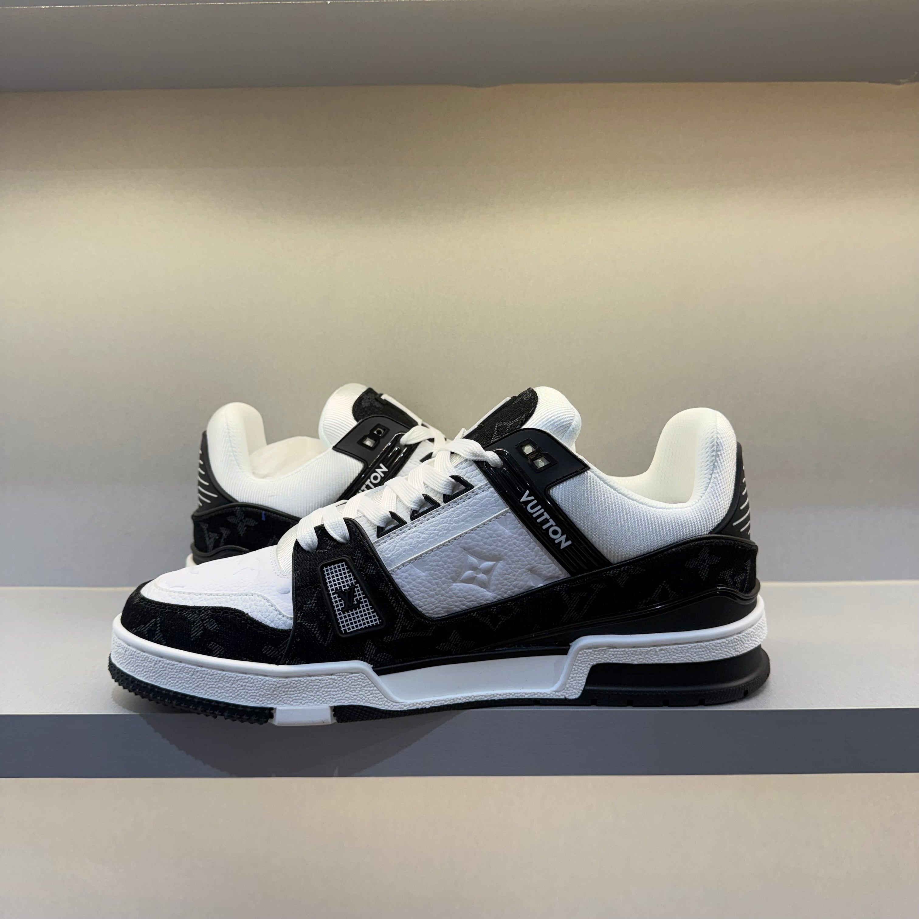 Louis Vuitton Trainer White Black (Pronta Entrega)