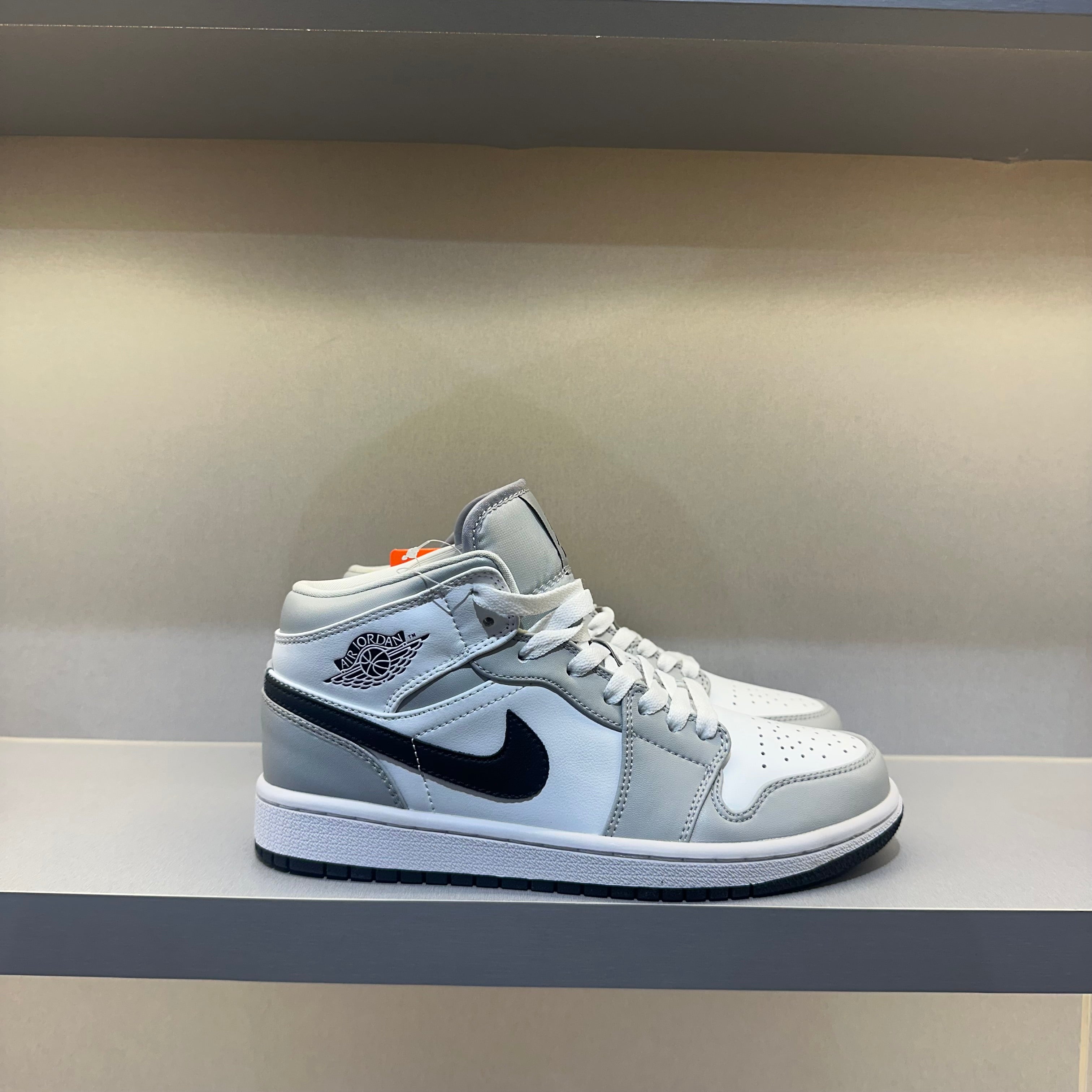 Jordan 1 Mid Light Smoke Grey (Pronta Entrega)