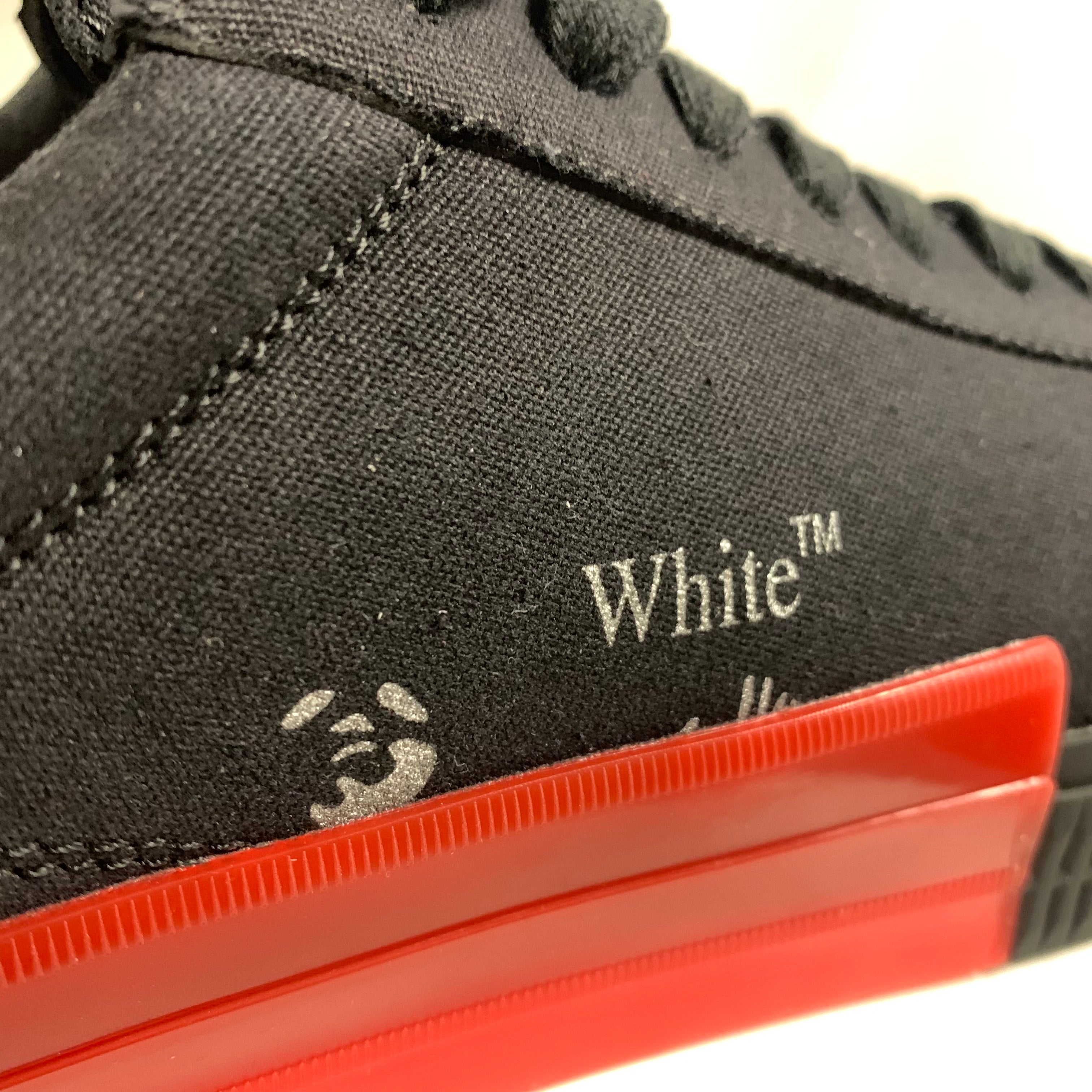 Off-White Vulc Low Black White Arrow (Pronta Entrega)