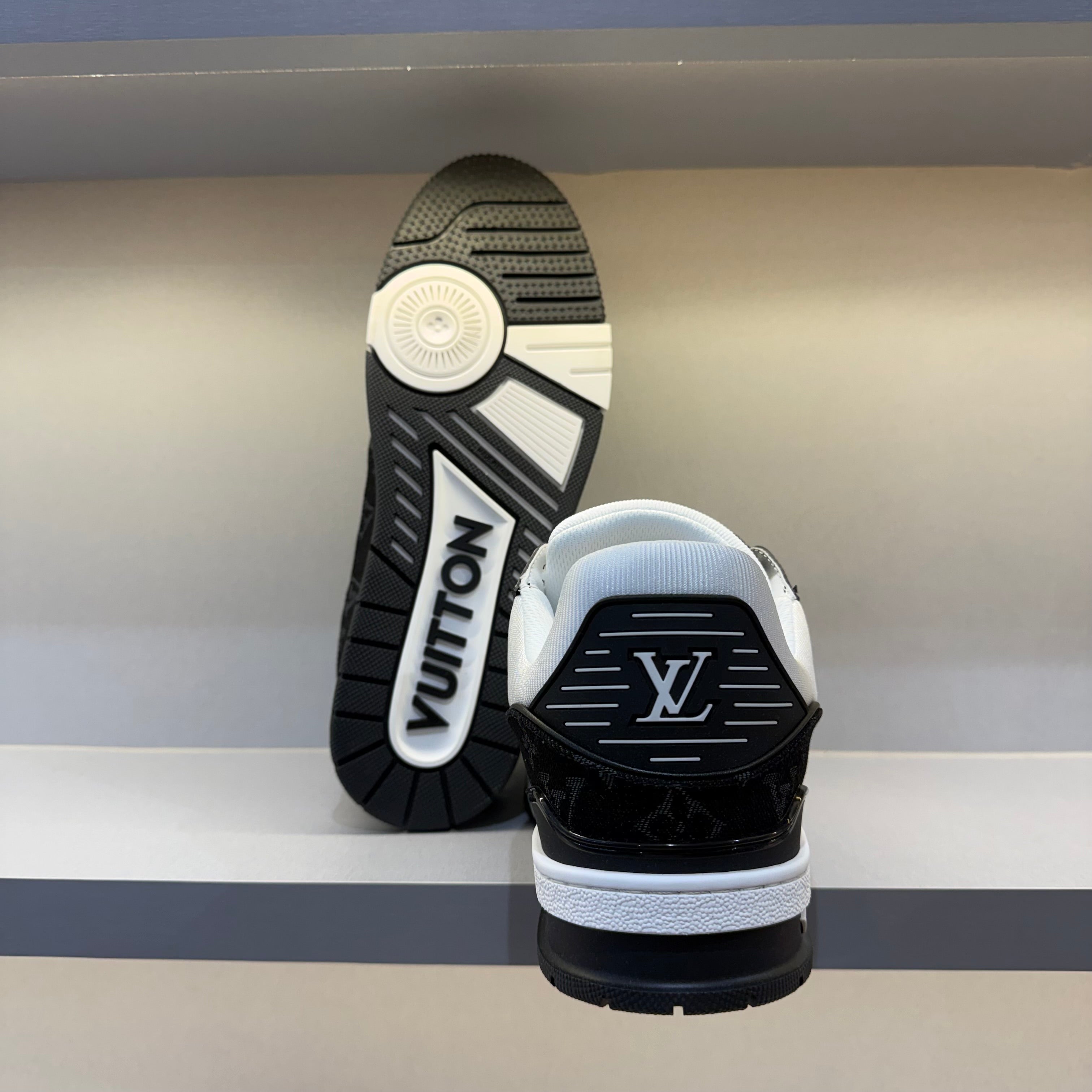 Louis Vuitton Trainer White Black (Pronta Entrega)