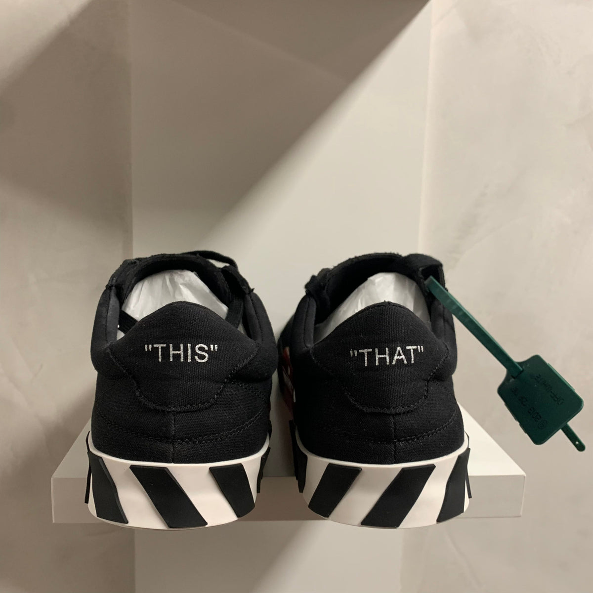 Off-White Vulc Low Black White Arrow (Pronta Entrega)