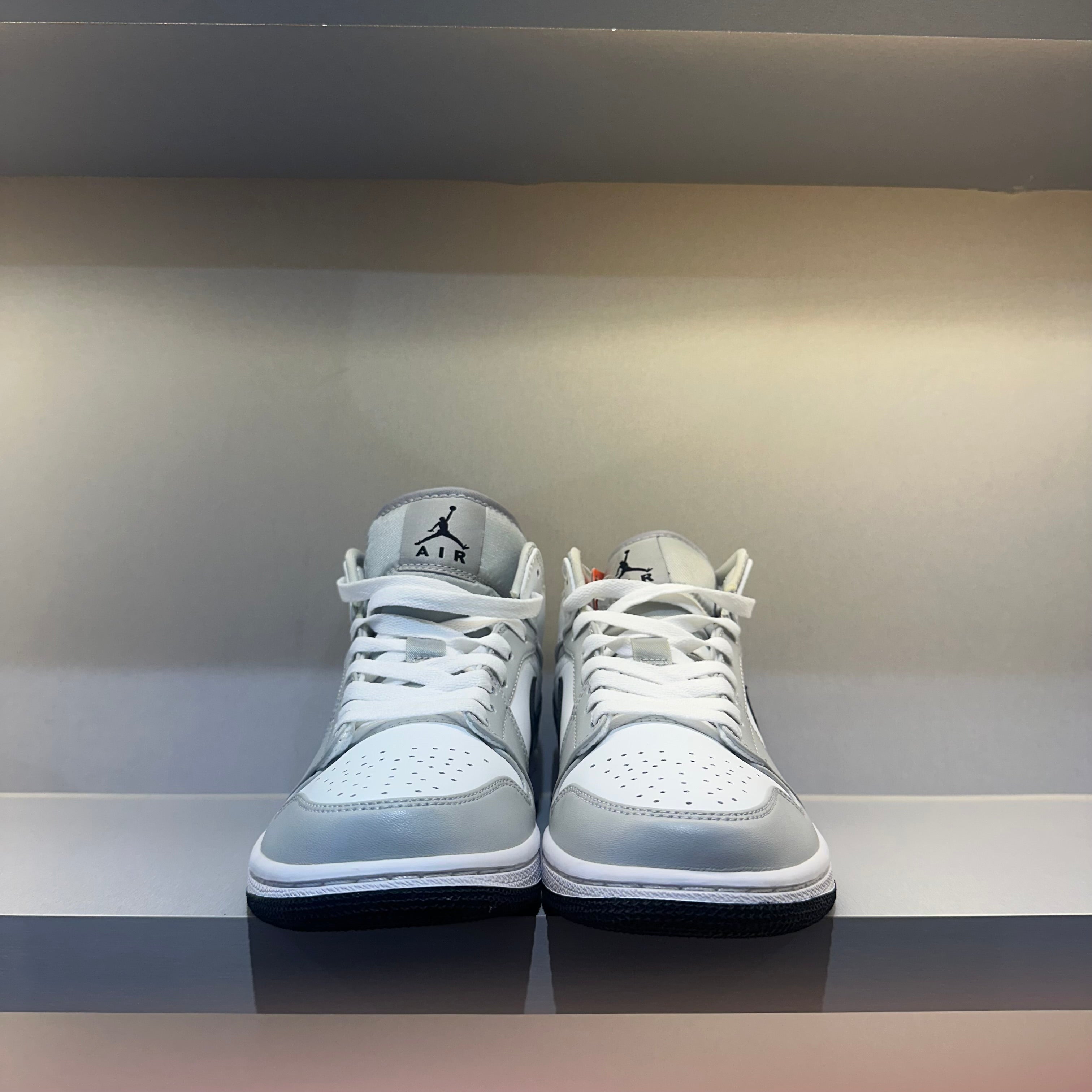 Jordan 1 Mid Light Smoke Grey (Pronta Entrega)