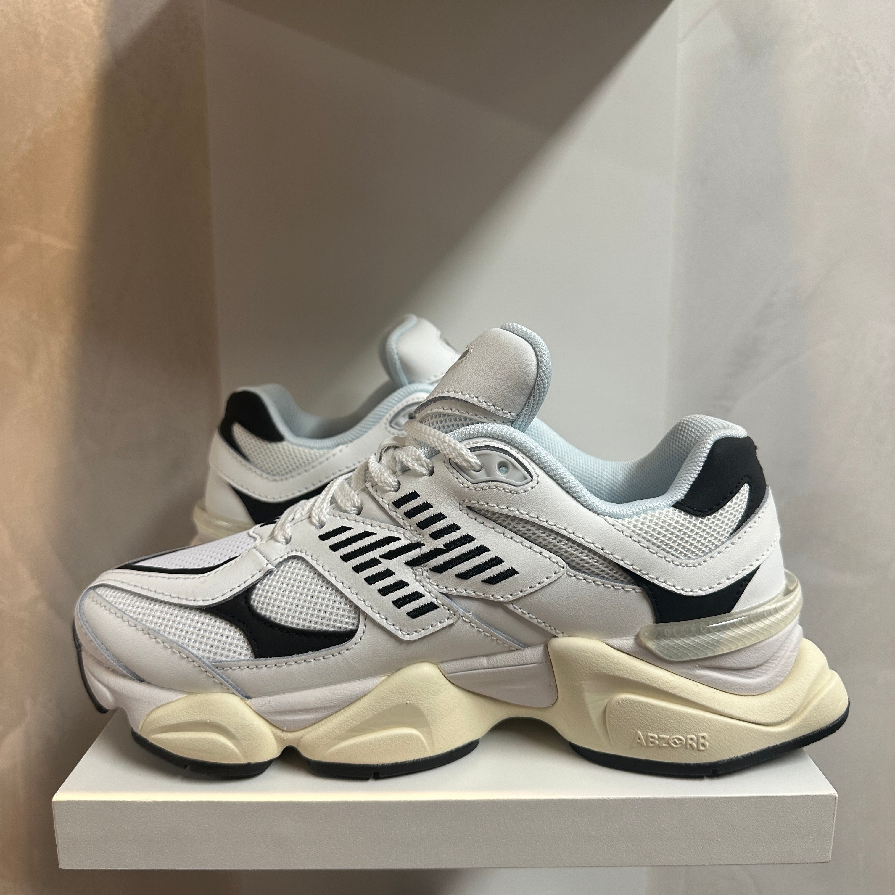 New Balance 9060 White Black (Pronta Entrega)