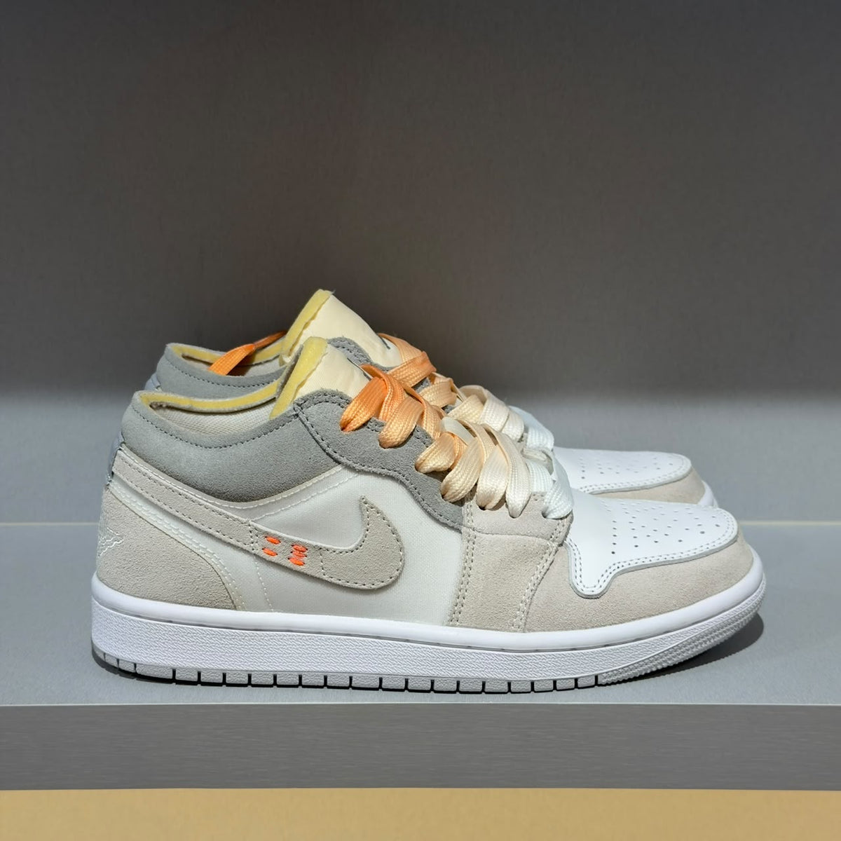 Jordan 1 Low SE Craft Inside Out White Phantom (Pronta Entrega)
