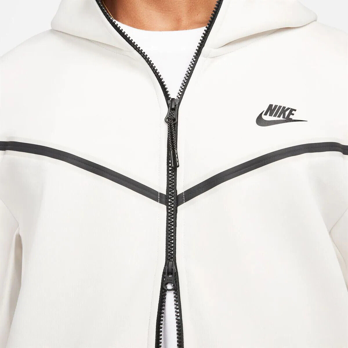 Conjunto Nike Sportswear Tech Fleece Branco